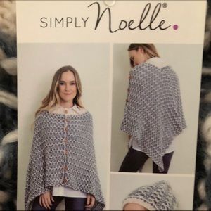 🌻Simply Noelle NWT Cozy Blue/Ivory Poncho ONLY🌻